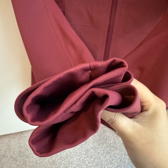 Lululemon cross chill jacket, size 4, mulled wine - Picture 5 of 7